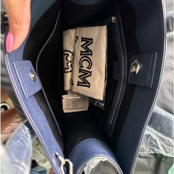 MCM TOTE - Picture 3 of 4